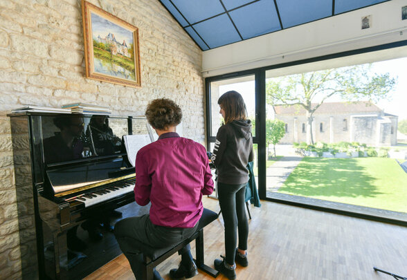 Journee d?un professeur de musique du conservatoire Auguste Tolbeque - Agrandir l'image, fenêtre modale